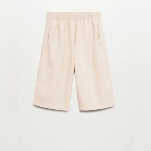 These cream Bermudas are perfect for many different looks! - Picture 2 of 2